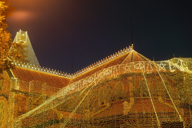 Video: Tphcm Trang Hoàng Giáng Sinh Sớm, Nhà Thờ Đức Bà Rực Đèn Video: Tphcm Trang Hoàng Giáng Sinh Sớm, Nhà Thờ Đức Bà Rực Đèn - 3