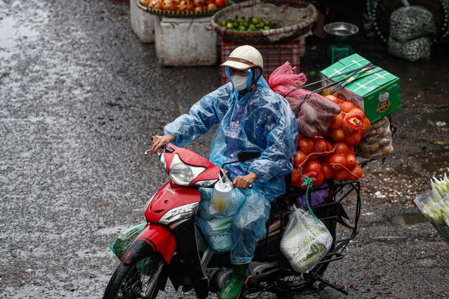 Miền Bắc mưa rét do đón không khí lạnh. Ảnh: Tuấn Anh