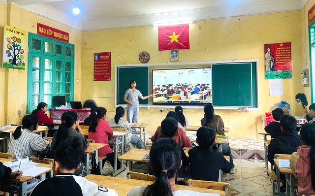 Một tiết học tại trường phổ thông ở khu vực miền núi.