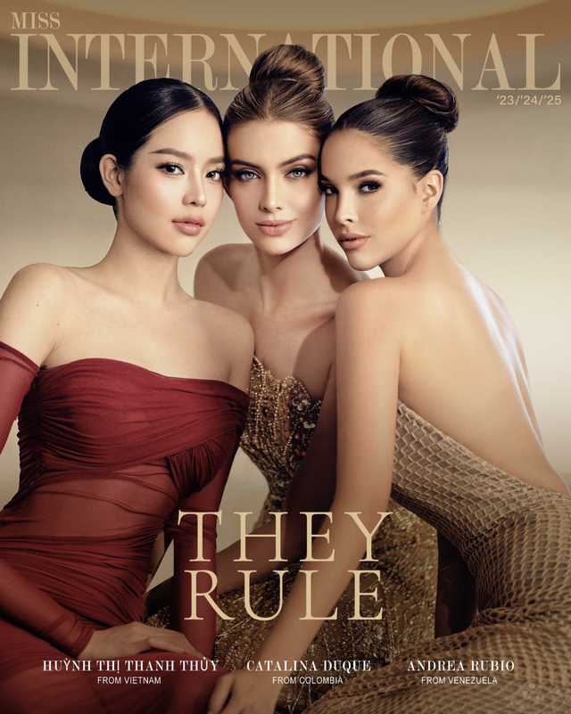 Mới đây, trên fanpage chính thức của tổ chức Miss International (Hoa hậu Quốc tế) đã đăng tải bộ ảnh 3 nàng hậu 3 mùa gần đây gồm: Người đẹp Venezuela - Andrea Rubio (2023); Người đẹp Việt Nam - Huỳnh Thị Thanh Thủy (2024) và Tân Hoa hậu Catalina Duque Abréu (Colombia).