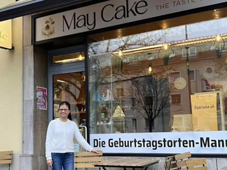 Tay trắng sang Đức, mẹ đơn thân Việt mở tiệm bánh ở tuổi ngoài 40