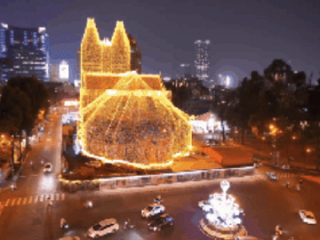 VIDEO: TPHCM trang hoàng Giáng sinh sớm, nhà thờ Đức Bà rực đèn