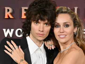 Bạn trai kém 6 tuổi cầu hôn Miley Cyrus