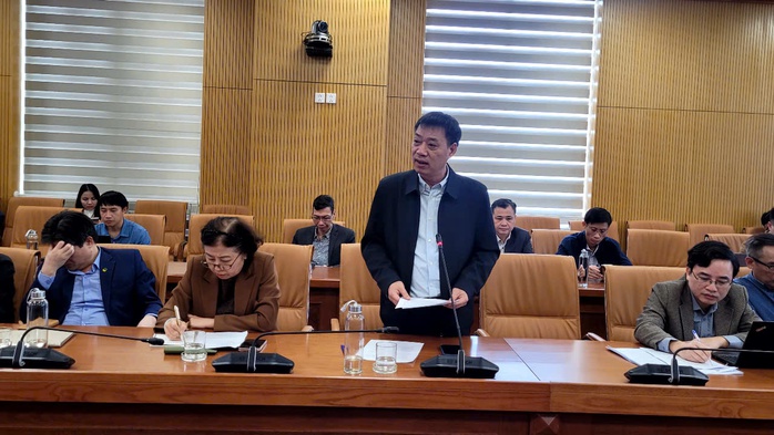 Ông Hoàng Đức Cường, Phó Cục trưởng Cục Khí tượng thủy văn thông tin về tình hình bão/áp thấp nhiệt đới