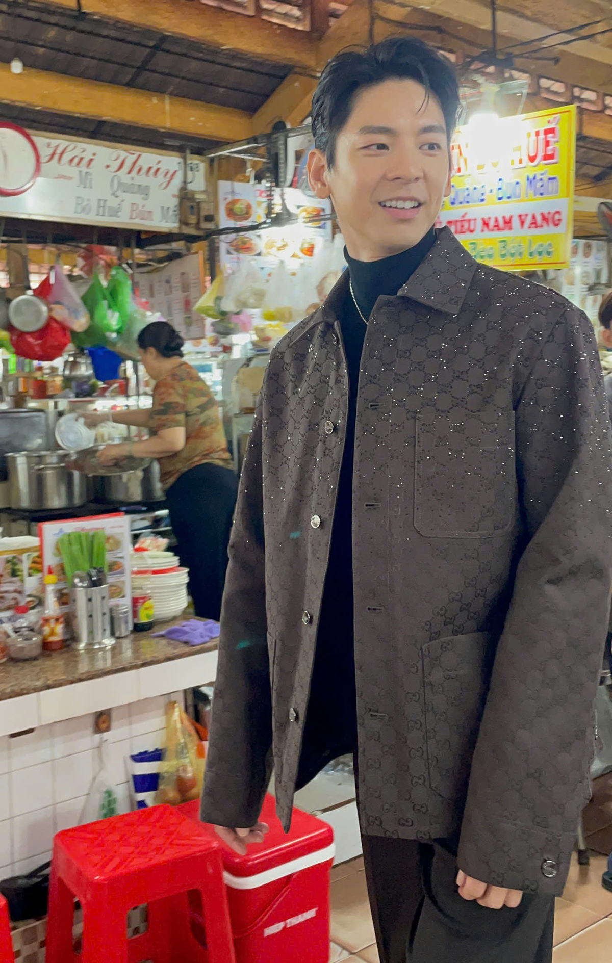 Mỹ nam Đài Loan Lâm Bách Hoành dạo chợ Bến Thành - 6