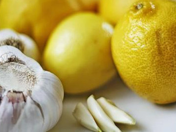 Kết hợp quả chanh với tỏi có khả năng xua đuổi tà khí và ngăn ngừa năng lượng xấu