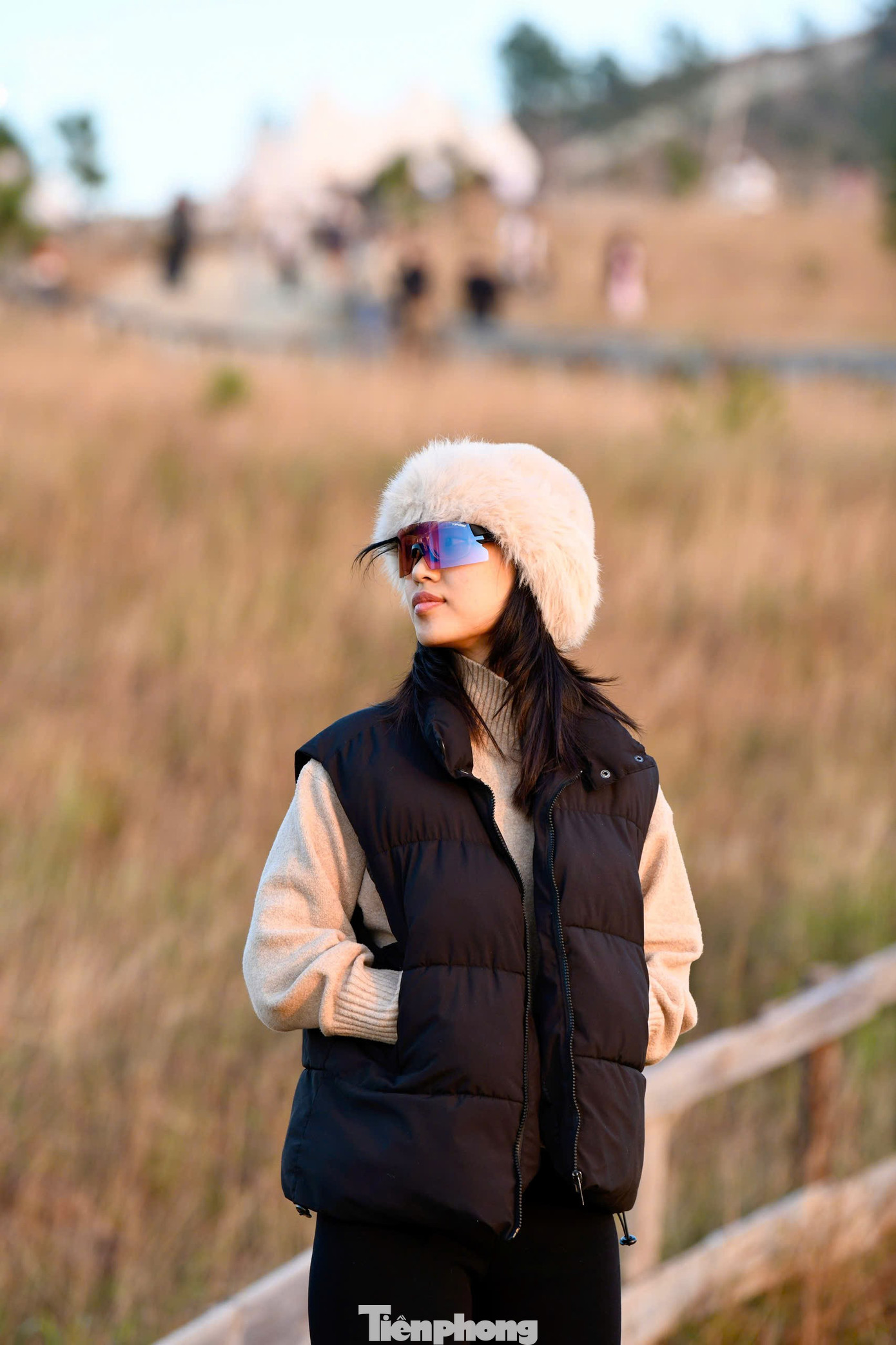 Du Khách Đổ Xô Đi Cắm Trại, Check-In Ở Đồi Cỏ Phủ Màu Siêu Thực Thời Gian Lý Tưởng Để Chiêm Ngưỡng Vẻ Đẹp Của Đồi Phượng Hoàng Là Vào Lúc Bình Minh Hoặc Hoàng Hôn. Du Khách Cần Di Chuyển Lên Đỉnh Đồi Sớm Hơn Một Chút Để Bắt Trọn Vẹn Khoảnh Khắc Lãng Mạn Ở Nơi Đây.