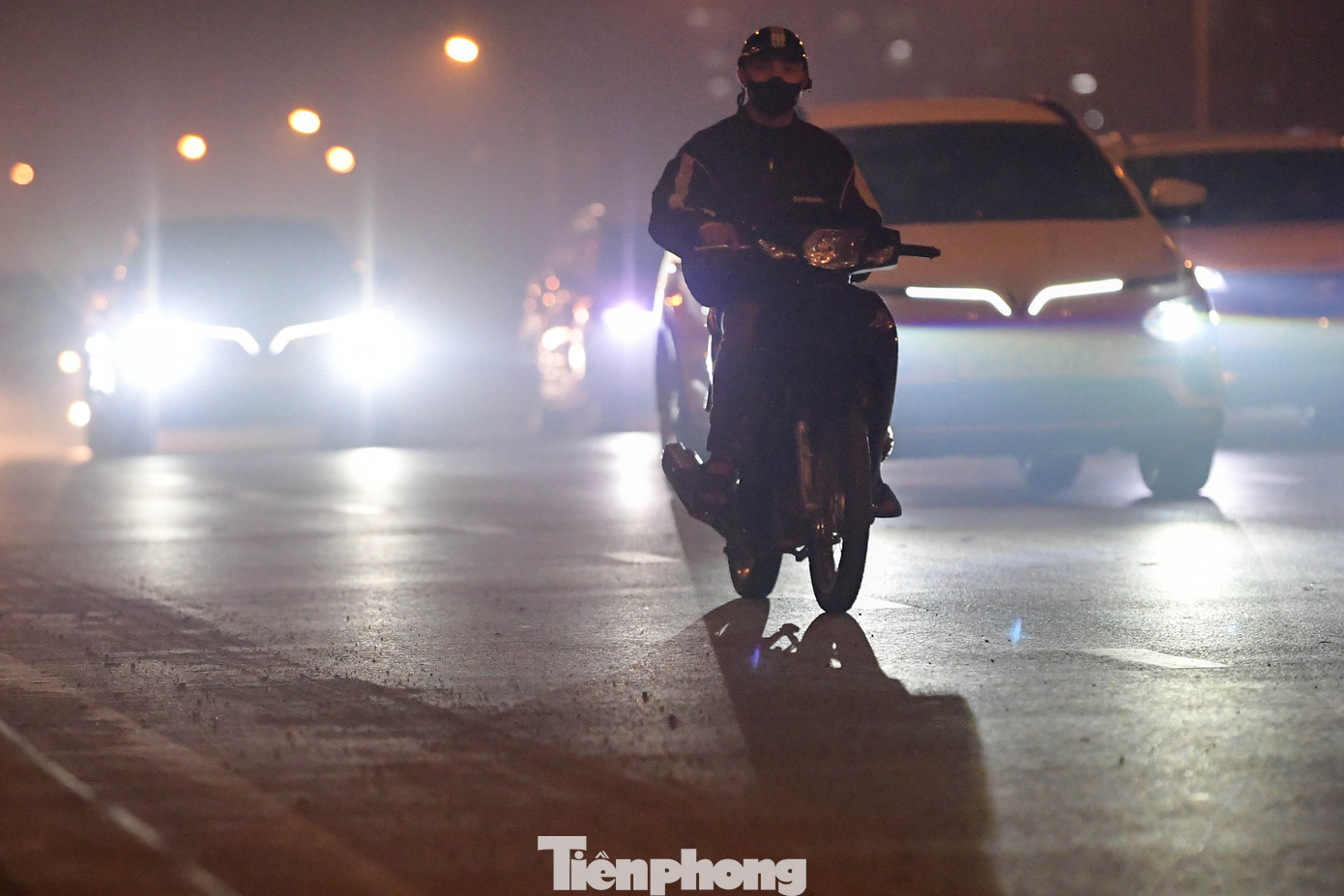 Bầu trời Hà Nội mù mịt, chất lượng không khí giảm - 4