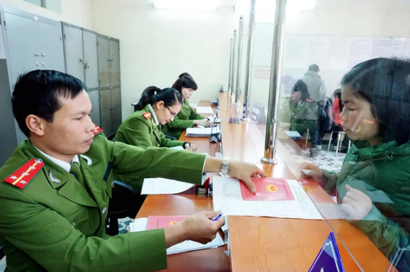 Luật Cư trú 2020 quy định cụ thể các thủ tục cần thiết khi đăng ký tạm trú. Ảnh minh họa: TL