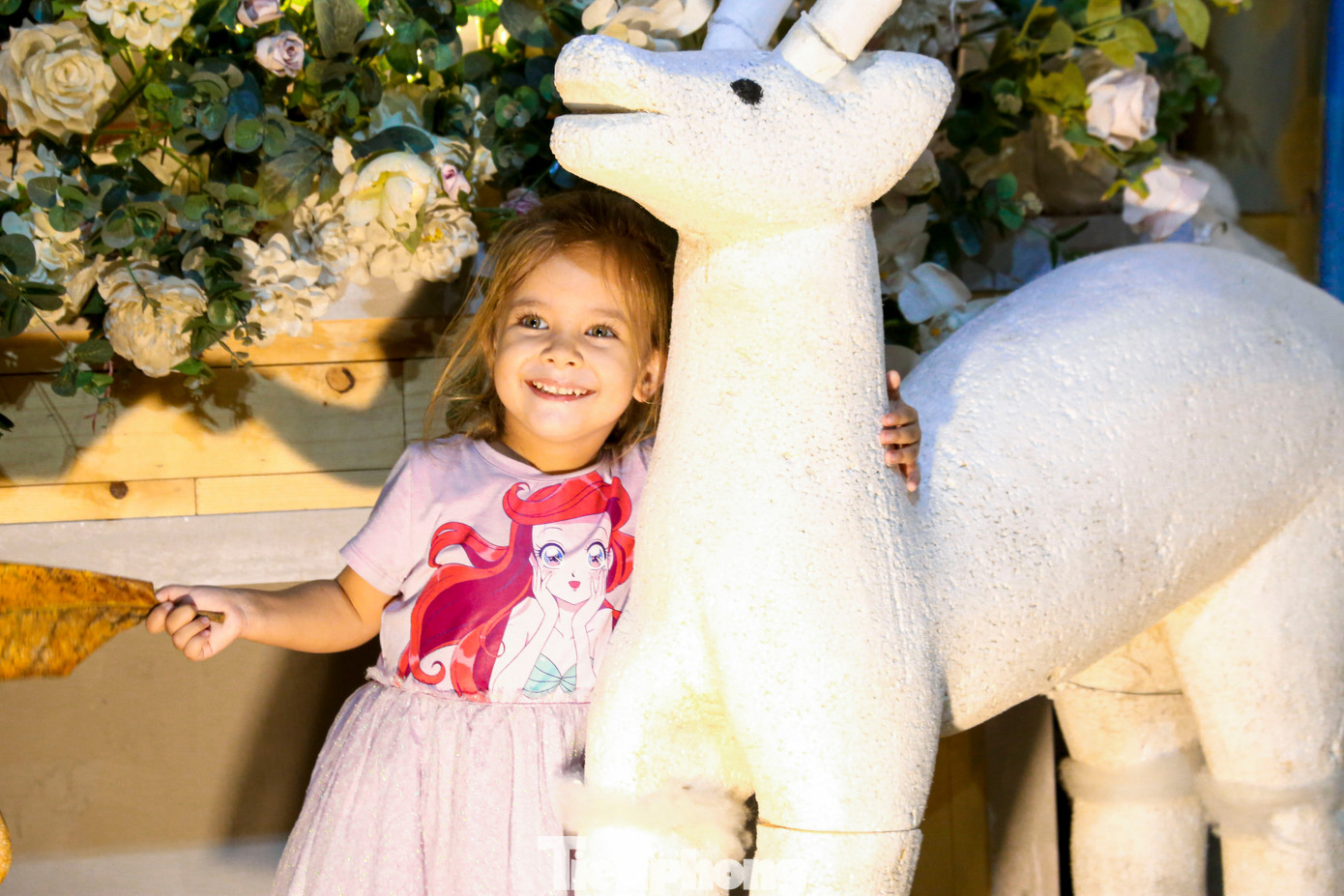 Nhiều người háo hức amp;#34;lên đồamp;#34; check-in Giáng sinh sớm - 10