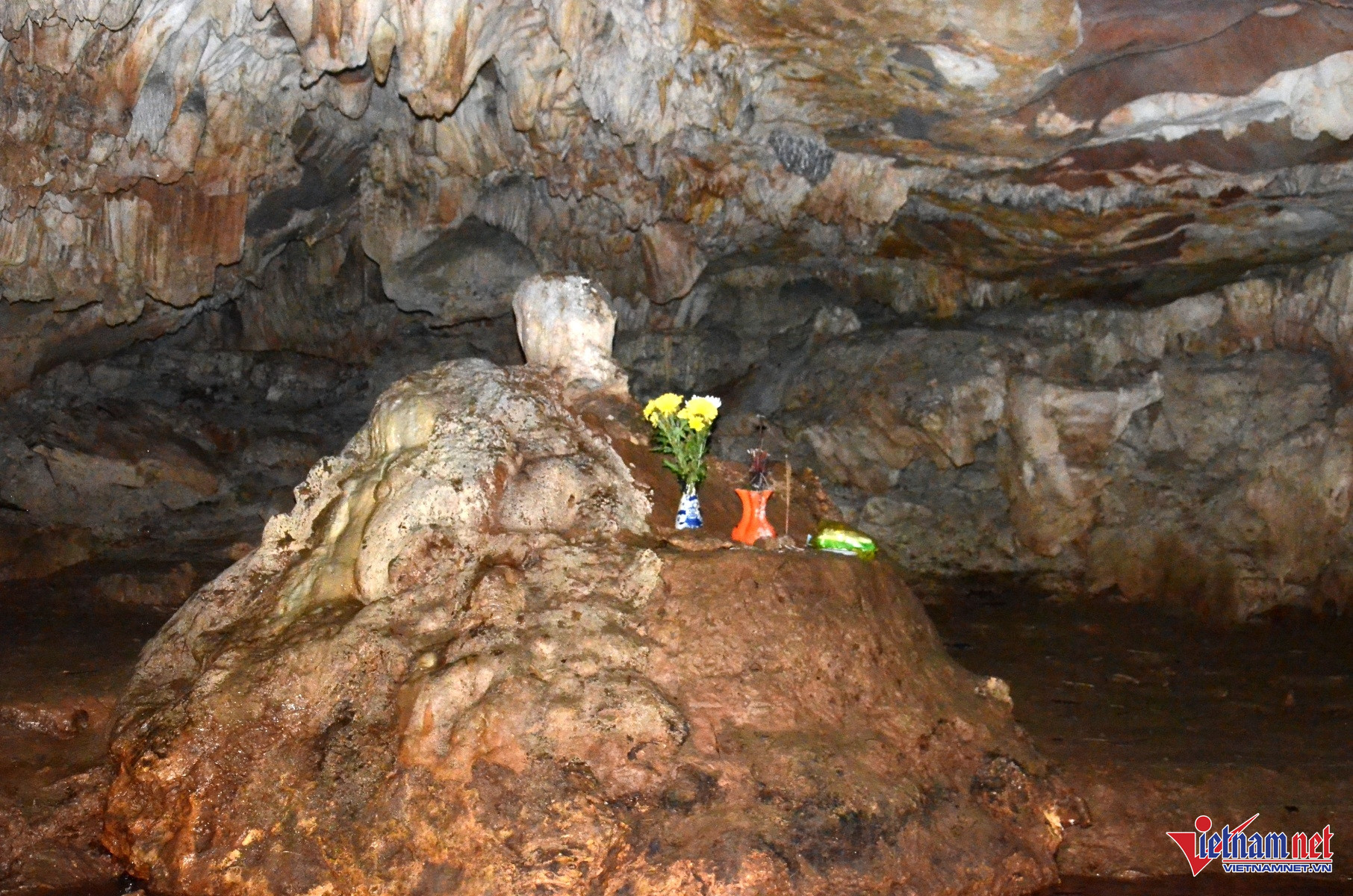 Khám Phá Hang Động Có Nhũ Đá Hình Tượng Phật Ngồi Thiền Ở Ninh Bình Điều Đặc Biệt Khiến Du Khách Bất Ngờ Chính Là Khối Đá Hình Phật Ngồi Thiền Nơi Xưa Kia Được Cho Là Ông Bụt Đứng Và Biến Mất