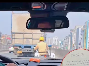 CSGT Hà Nội mở đường khẩn cấp, hỗ trợ xe chở sản phụ đến bệnh viện an toàn