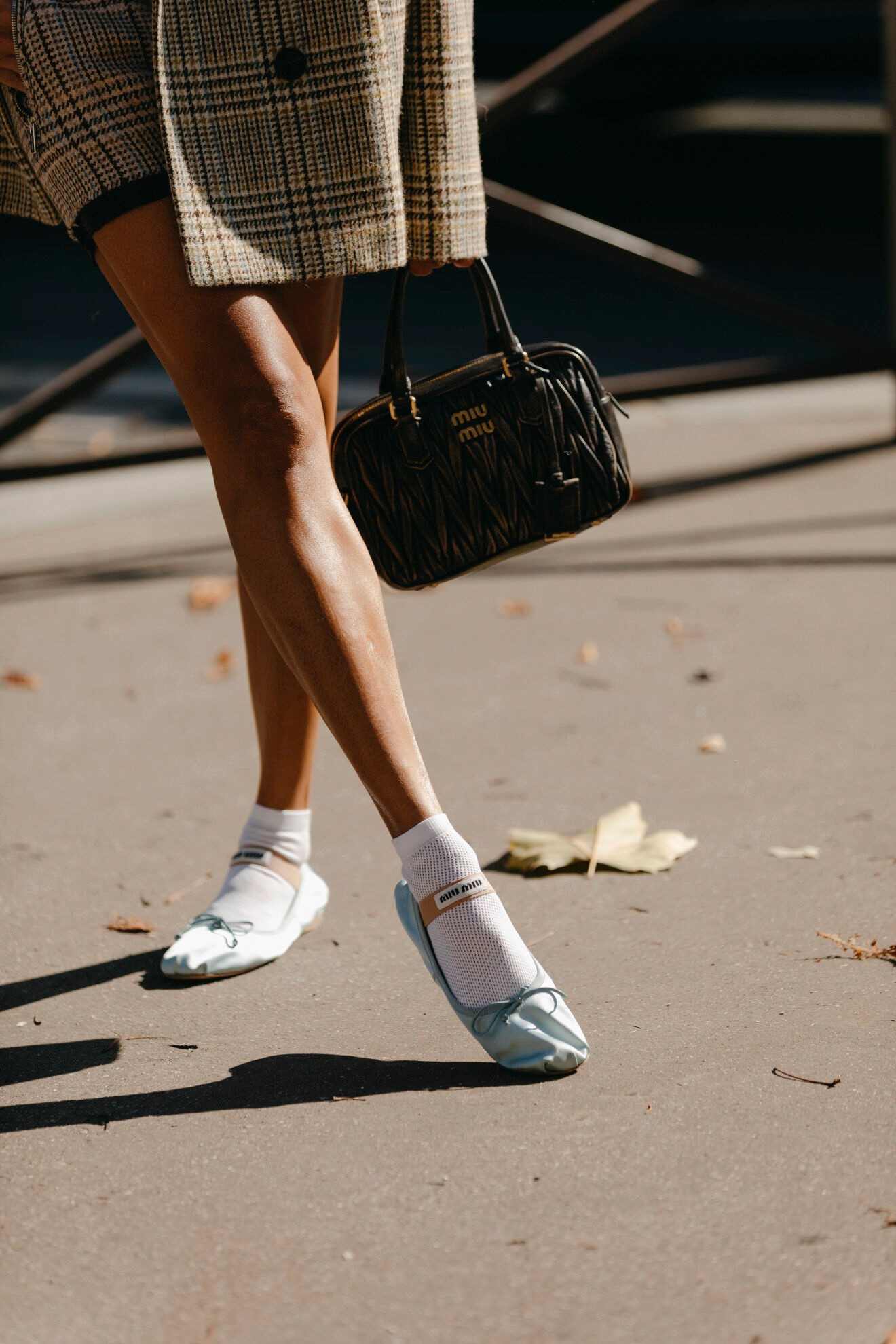 Những đôi giày đa năng bạn nên ưu tiên mua sớm để phối trang phục hằng ngày - 1