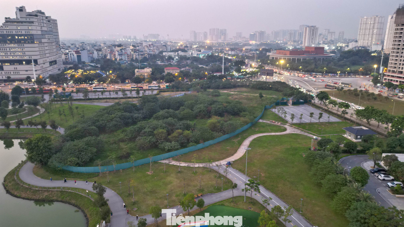 Những ngày này, tại một số công viên công cộng nơi vốn đông người chạy bộ, đạp xe chỉ lác đác vài nhóm tập dưỡng sinh.