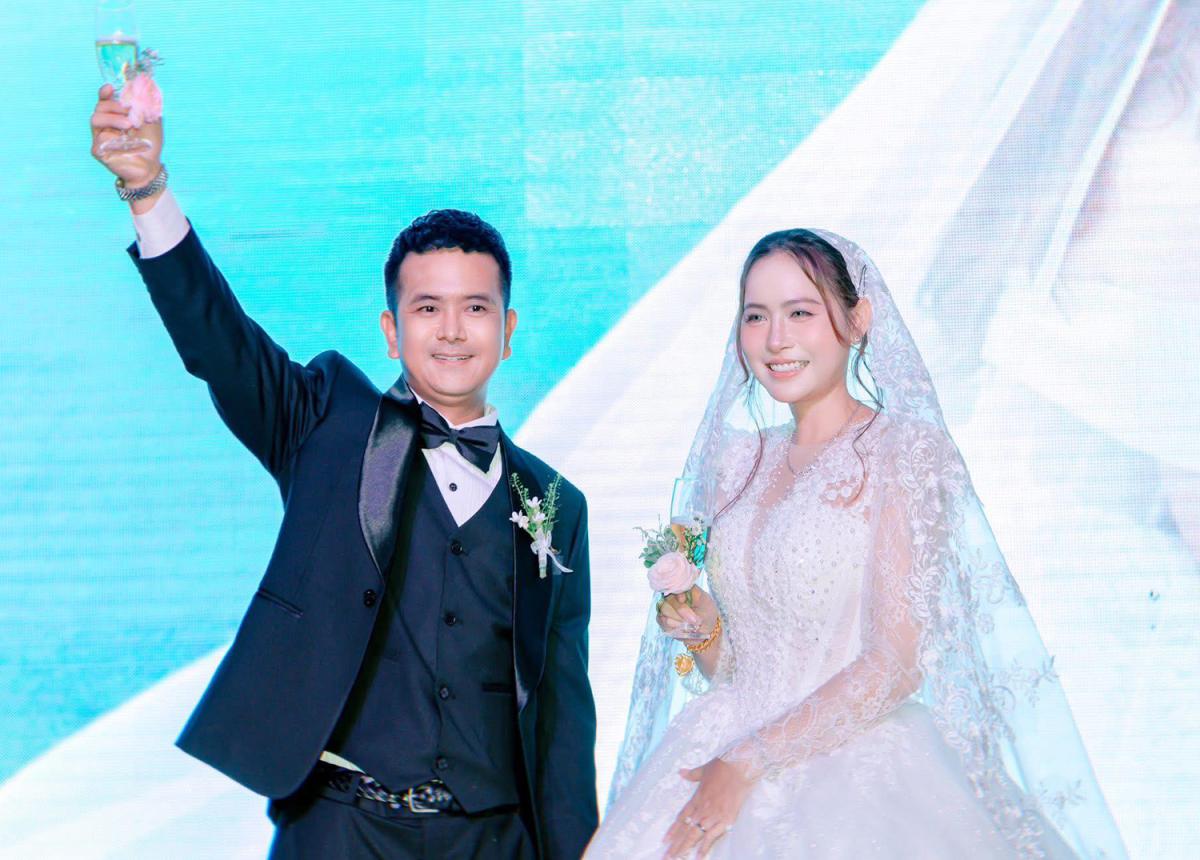 Hạnh phúc ở tuổi 42 của amp;#39;bé Anamp;#39; Hùng Thuận - 1