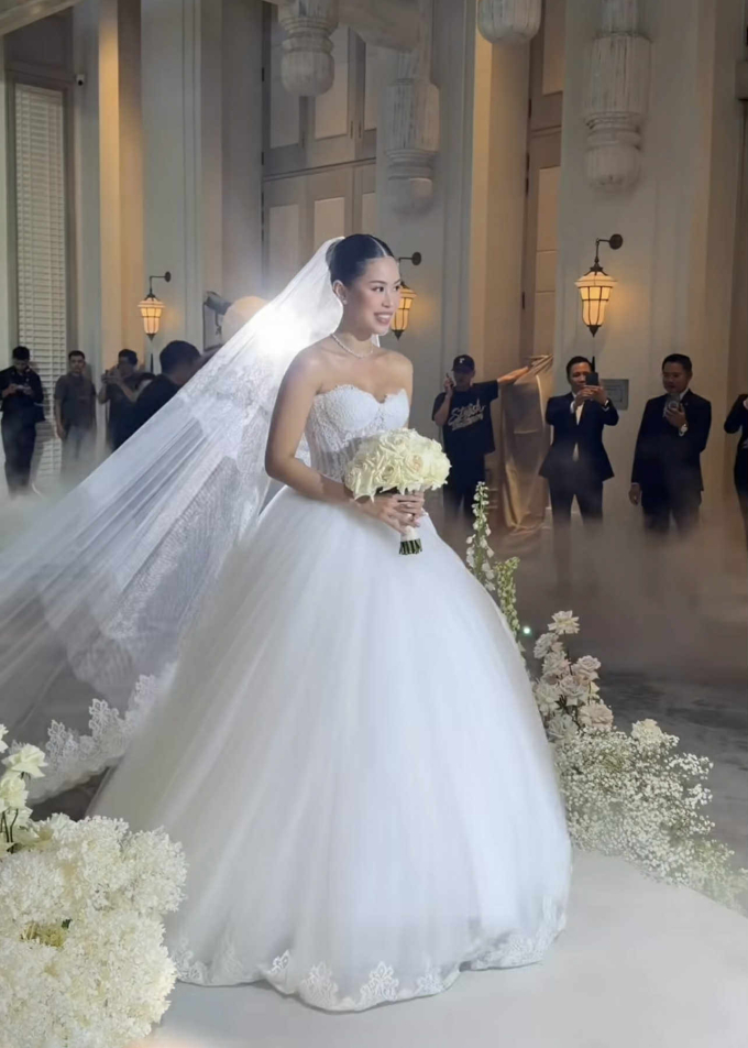 Diện mạo của cô dâu trong đám cưới. Ảnh: Maria Đinh