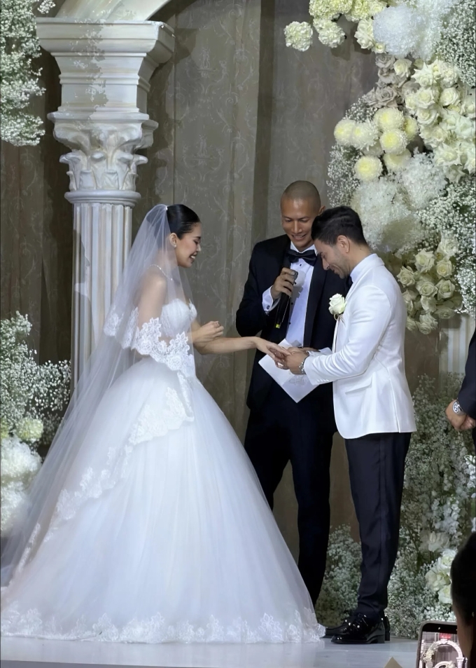 Cô dâu - chú rể trao nhẫn và lời thề nguyện. Ảnh: Maria Đinh