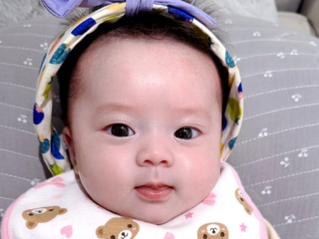 Con gái Phương Lê - Vũ Luân được khen 'như thiên thần'