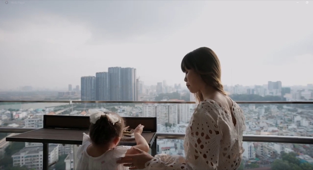 View ban công trong căn hộ của Hà Anh.