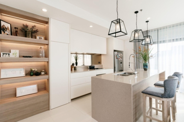 Căn bếp màu trắng be xinh xắn của Hà Anh.