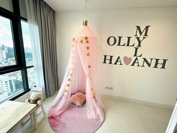 Một góc nhỏ trong phòng ngủ của cô con gái Myla.