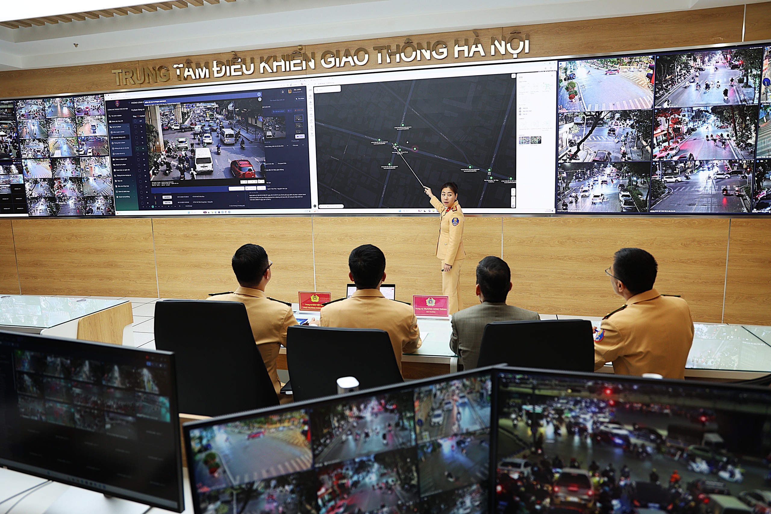 Toàn cảnh Trung tâm điều khiển giao thông mới của Công an thành phố Hà Nội.