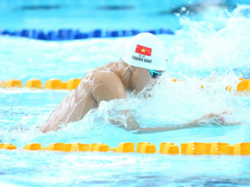 Khoảnh khắc "hoàng tử ếch" Phạm Thanh Bảo xuất sắc giành HCV nội dung bơi ếch