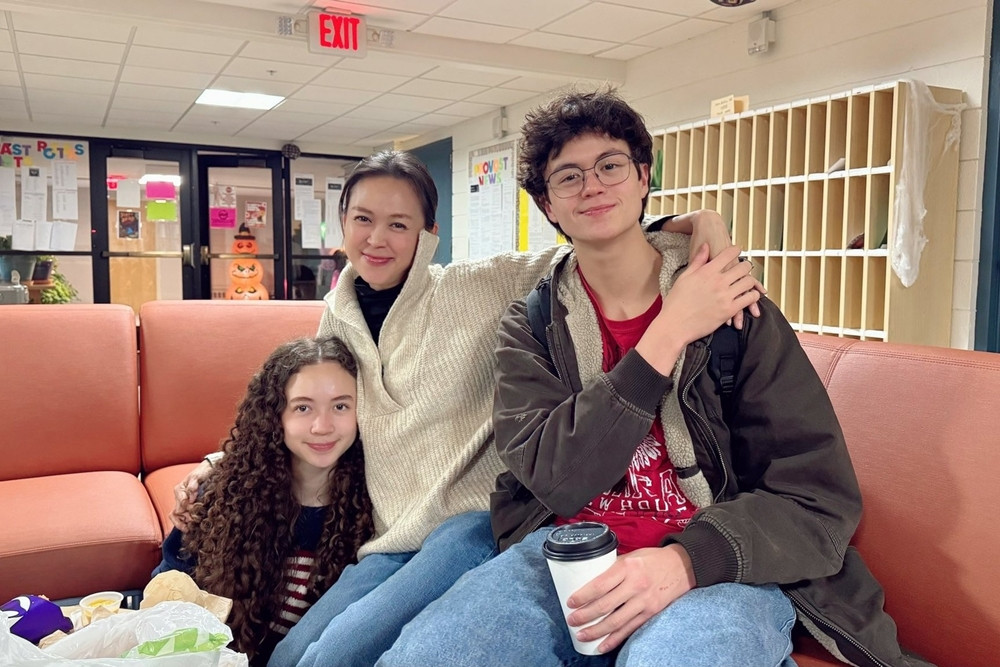 Siêu mẫu Ngọc Nga sống như bà hoàng bên chồng Tây kém tuổi, con trai lớn cao 2m - 3