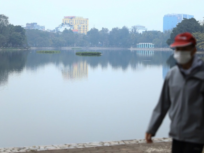 Ô nhiễm không khí tuy không nhìn thấy bằng mắt thường nhưng tác động lên sức khỏe người cao tuổi là rất lớn.