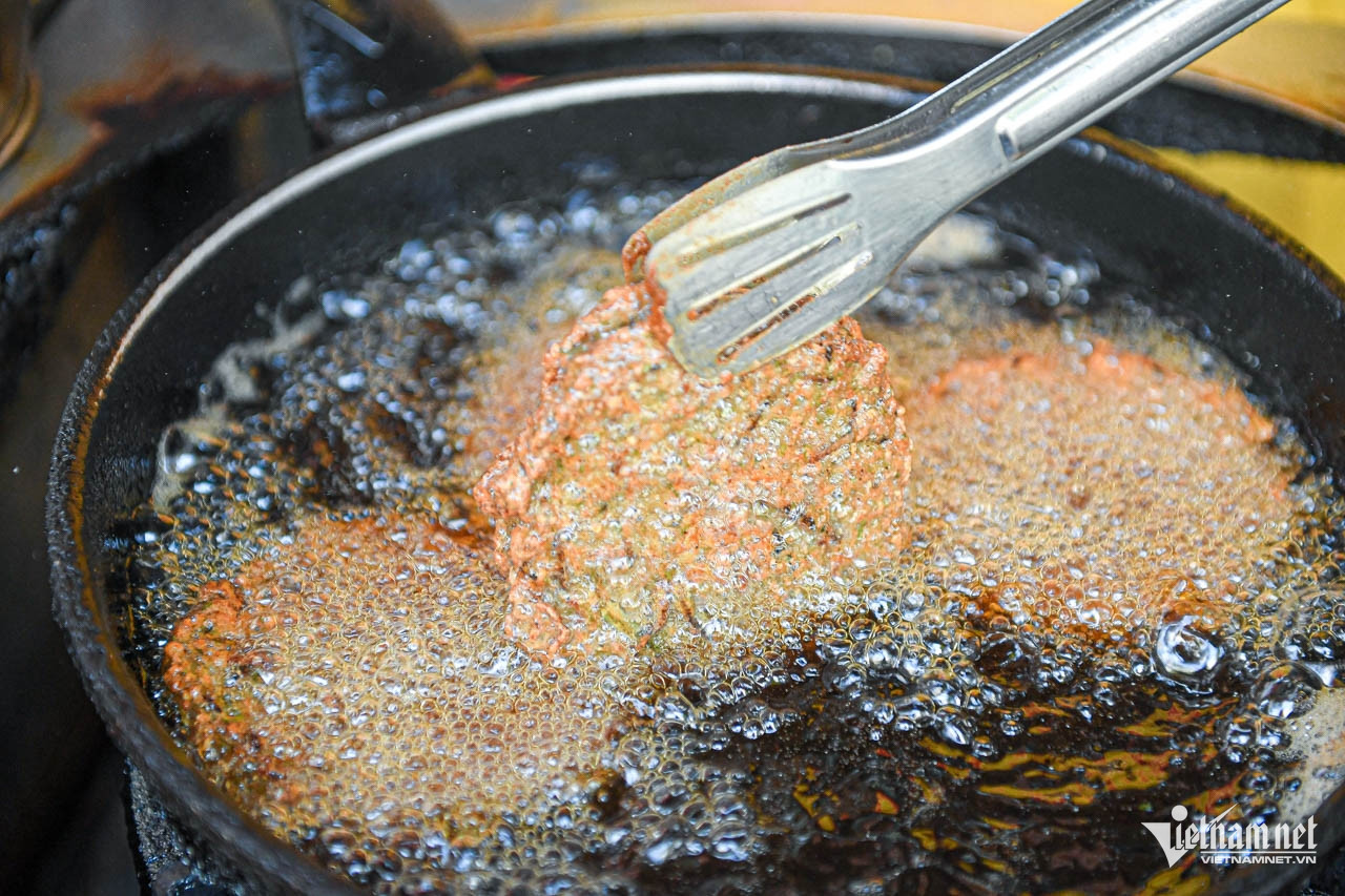 Quán Hà Nội bán đặc sản amp;#34;nhìn sợ nhưng ăn ngonamp;#34;, báo Tây nhiều lần khen nức nở - 3