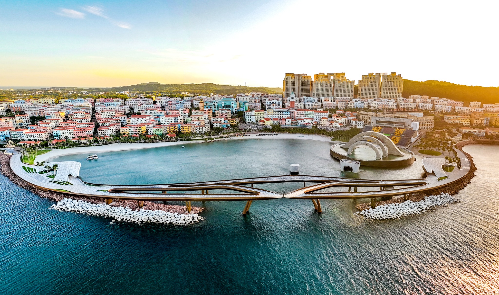 Kỳ Lạ Cây Cầu Ở Việt Nam Để Dành Cho Những Nụ Hôn, Không Phải Để Đi Qua Kỳ Lạ Cây Cầu Ở Việt Nam Để Dành Cho Những Nụ Hôn, Không Phải Để Đi Qua - 2