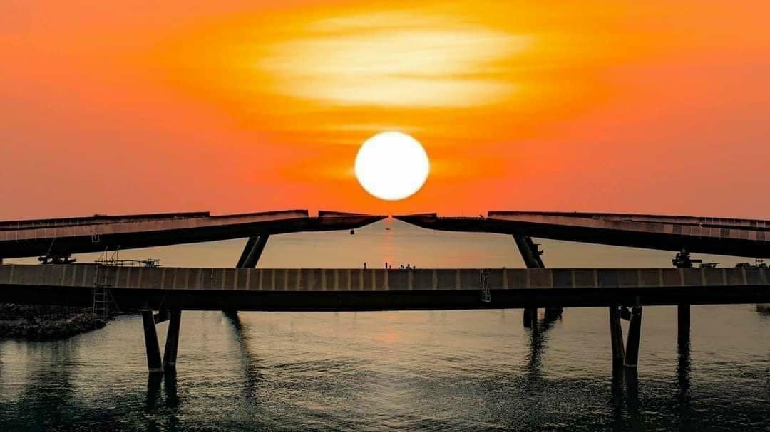 Kỳ Lạ Cây Cầu Ở Việt Nam Để Dành Cho Những Nụ Hôn, Không Phải Để Đi Qua Kỳ Lạ Cây Cầu Ở Việt Nam Để Dành Cho Những Nụ Hôn, Không Phải Để Đi Qua - 5