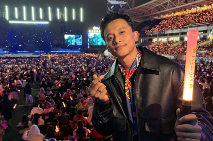 Mai Tài Phến theo dõi concert See The Light hôm 13/12. Ảnh: Bảo Suzu