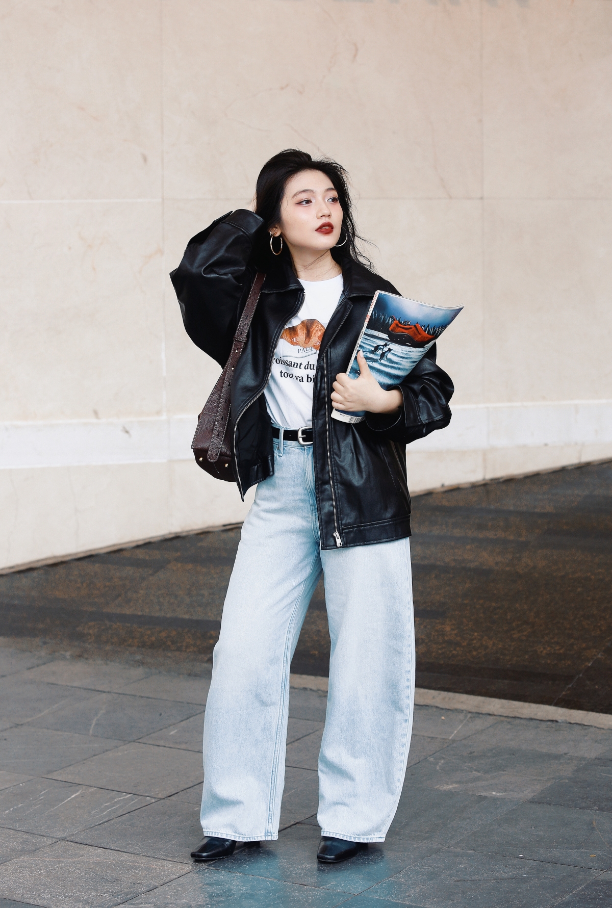 Theo thống kê của Vogue và Lyst, áo khoác da là mặt hàng bán chạy năm nay. Những người nổi tiếng như Rosie Huntington-Whitely, Vittoria Ceretti, Emily Ratajkowski và Kendall Jenner góp phần lăng xê, khiến chúng trở nên hot hơn từ đầu quý ​​3. Về kiểu dáng, áo boxy hoặc quá khổ là xu hướng hot.