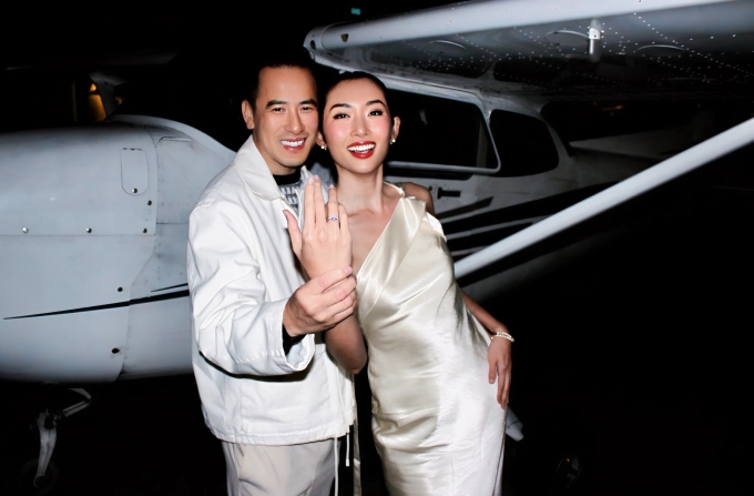 Thanh Khoa và bạn trai Việt kiều sau màn cầu hôn trên trực thăng hồi cuối tháng 11 ở Mỹ.