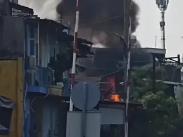 Đang nấu ăn, lửa bất ngờ bùng lên tại bếp gây cháy nhà, thiêu rụi nhiều tài sản