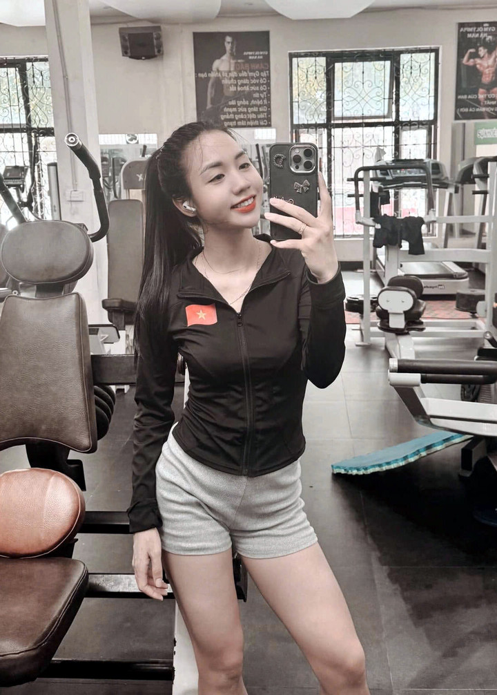 Nhờ thể hình tốt, nền tảng thể lực sung mãn và tinh thần thi đấu bền bỉ, cô sớm khẳng định được chỗ đứng tại câu lạc bộ cũng như các tuyến trẻ.