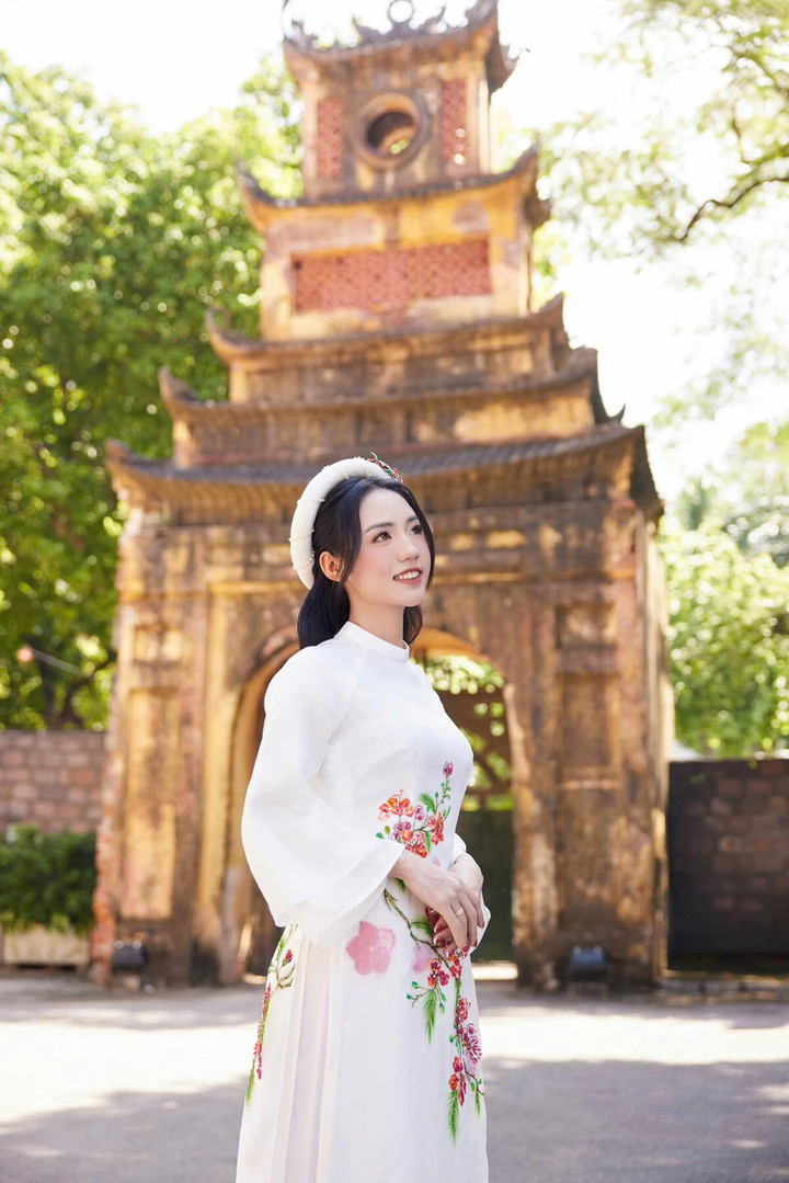 Nhờ ngoại hình nổi bật, Trần Thị Duyên trở thành gương mặt quen thuộc của nhiều nhãn hàng thời trang, thể thao.