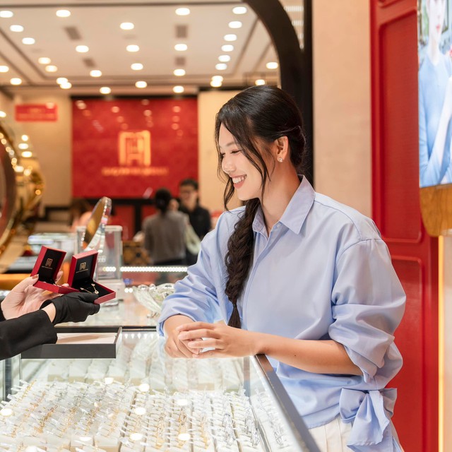 Khác với thời gian trước mải thi đấu và tập trung cho sự nghiệp, Ánh Viên của hiện tại đã niềng răng để có được nụ cười đẹp và tươi tắn.