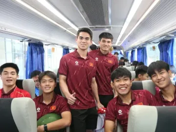 Trở về sau chiến thắng ngoạn mục, các cầu thủ U22 Việt Nam không thể ngủ vì sung sướng