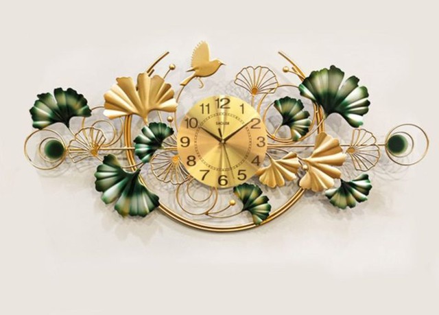 Việc để đồng hồ quay vào trong nhà có thể sẽ khiến bạn bị ngăn cản những may mắn.