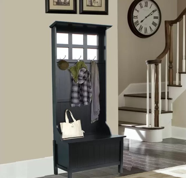 Để mang tới những vận khí tốt thì đồng hồ nên được treo ở phía Đông của hành lang để thu hút những năng lượng tích cực.