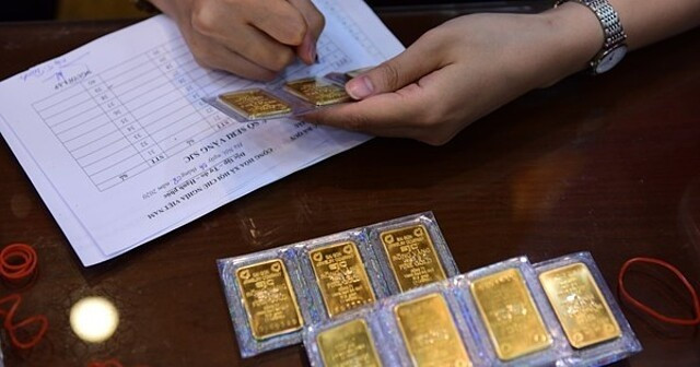 Người đu đỉnh vàng miếng lỗ gần 3 triệu đồng/lượng trong vòng 1 tuần.