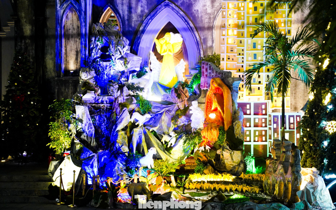 Biển người đổ về Nhà thờ Lớn đón Giáng sinh sớm - 3