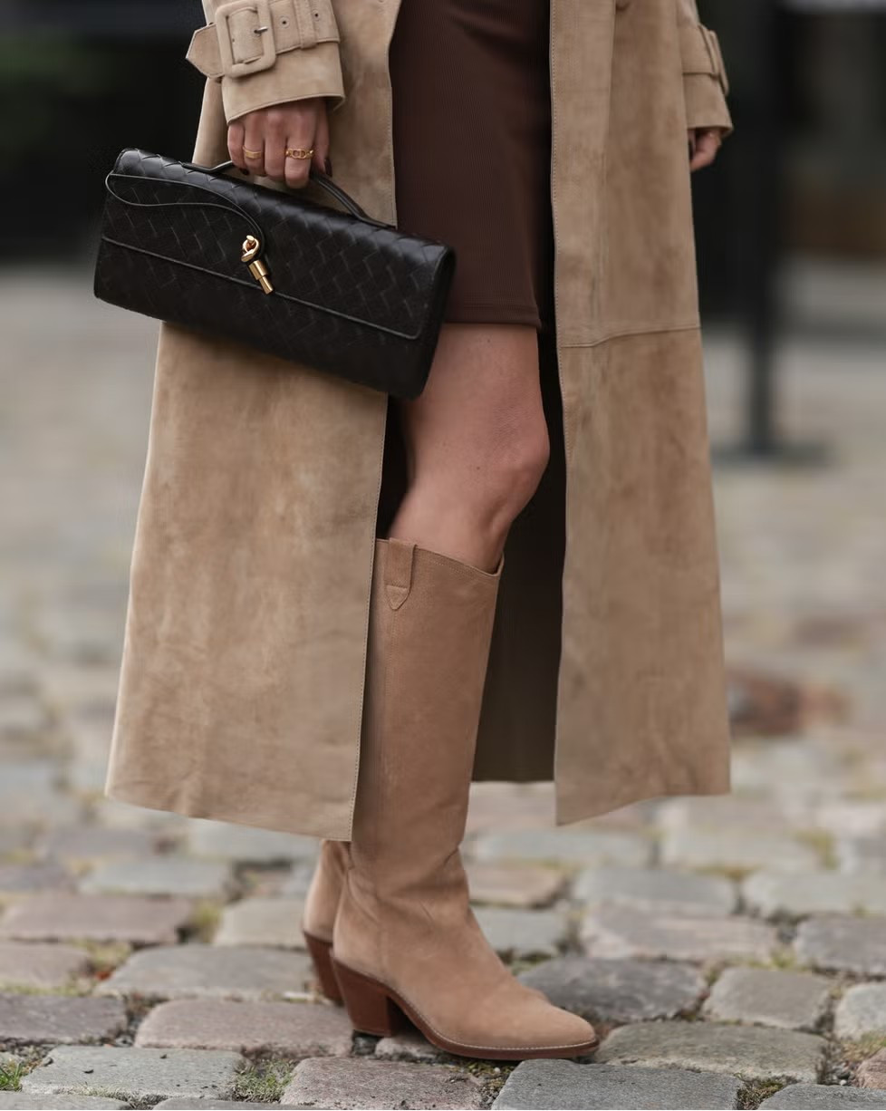 Sắm đồ Tết đừng bỏ qua 4 món phụ kiện chất liệu da lộn đang đứng đầu xu hướng - 6