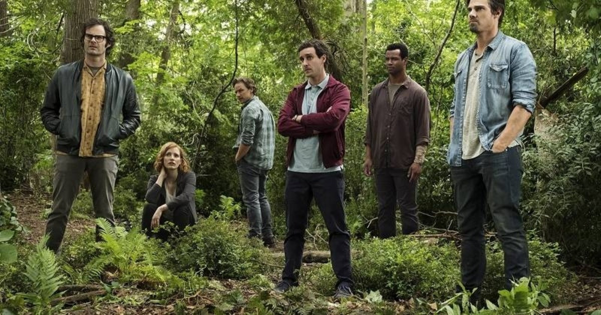 Nam diễn viên (giữa) trong phim It: Chú hề ma quái 2.