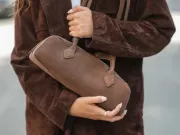 Thời trang - Sắm đồ Tết đừng bỏ qua 4 món phụ kiện chất liệu da lộn đang đứng đầu xu hướng