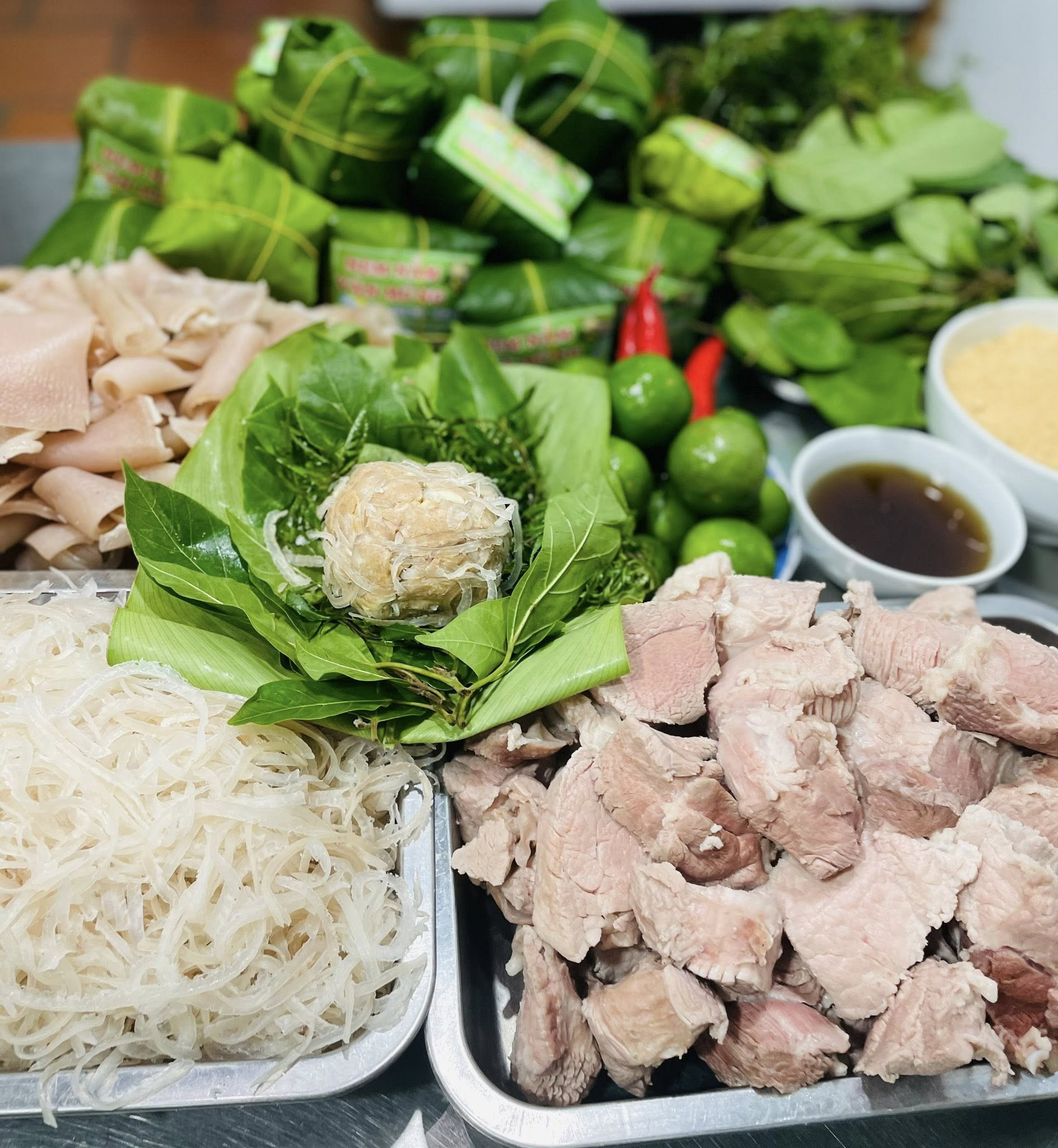 Món nem nắm thường xuyên xuất hiện trong mâm cỗ ở xã Giao Thủy, tỉnh Ninh Bình, từng được công nhận top 100 món ăn đặc sản Việt Nam 2021-2022. Ảnh: Nem Xuân