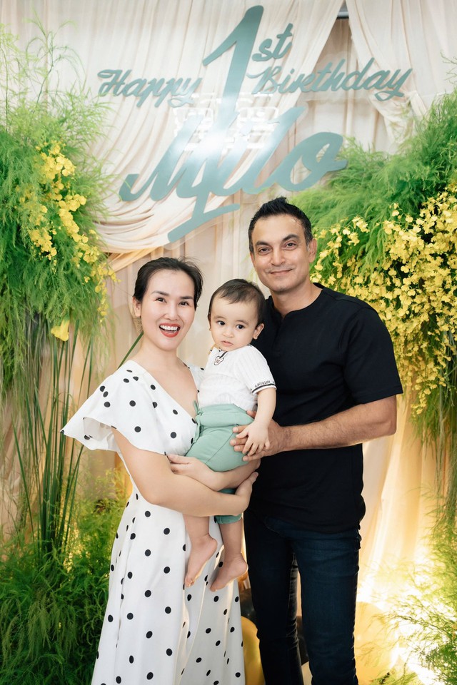 Ở tuổi U40, Võ Hạ Trâm vẫn giữ được phong độ nhan sắc và tinh thần tích cực bên gia đình nhỏ.