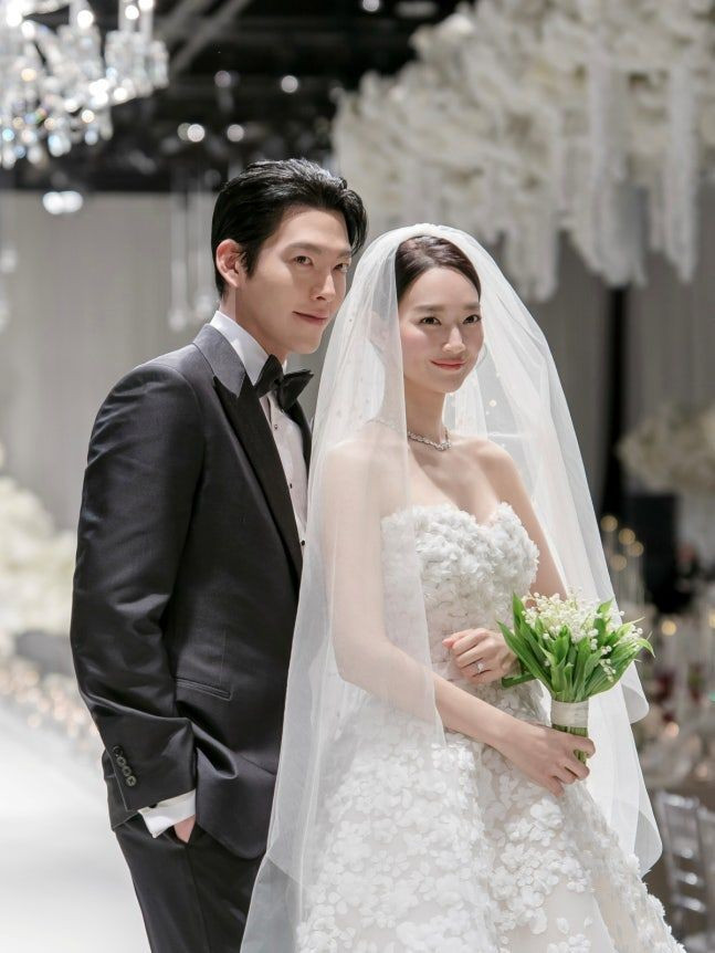 Shin Min Ah cầu nguyện cho Kim Woo Bin - 1